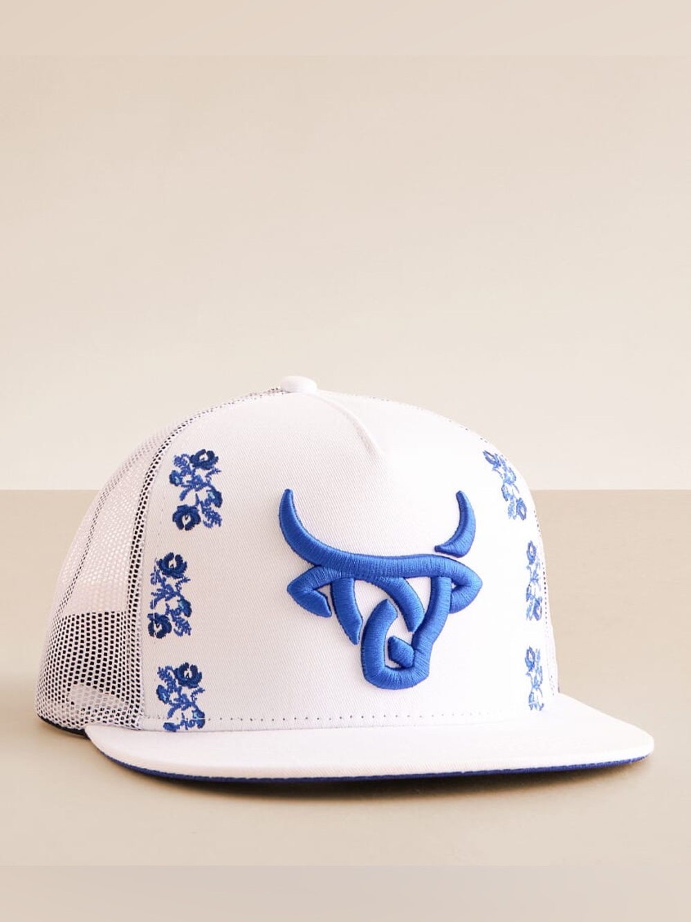 Buckle Embroidered Floral Trucker Hat‎